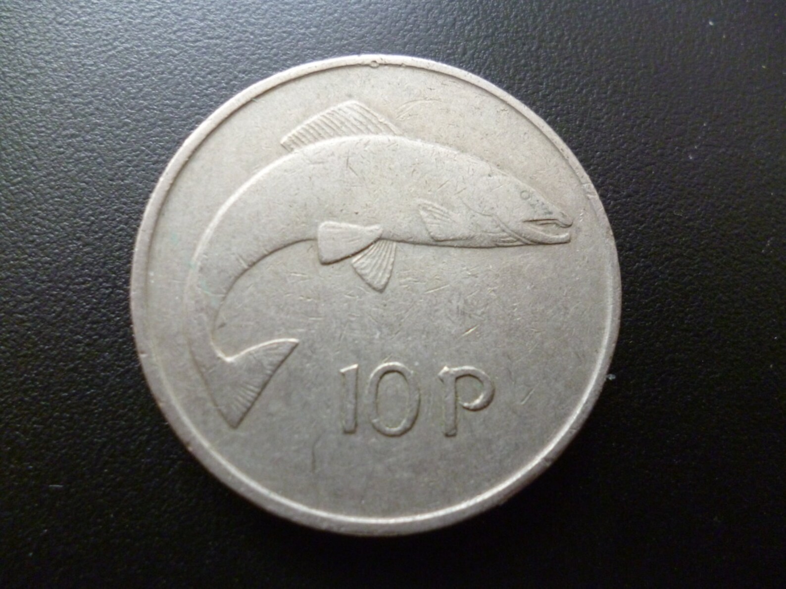Республики 10 купить. 10 P эйре 1981. Giant Eire Coin. Eire.