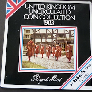 Colección de monedas sin circular de la Royal Mint del Reino Unido de 1983. Juego de monedas de 1983 alojado en una billetera de tarjeta de la Royal Mint. Juego de monedas inglesas de 1983.