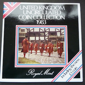 Collezione di monete non circolate della Royal Mint del Regno Unito del 1983. Set di monete del 1983 custodito in un portacarte della Royal Mint. Set di monete inglesi del 1983.