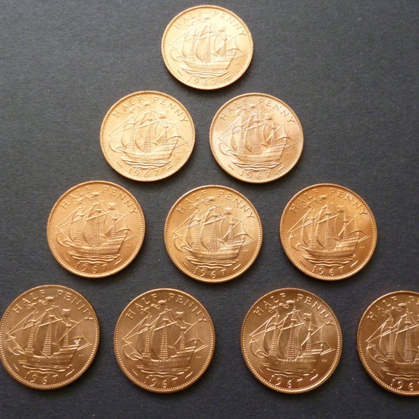 Lot de 10 pièces d'un demi-pennie hors circulation, toutes datées de 1967, avec le galion arrière doré et la reine Elizabeth II