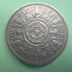 1955年 2シリング・フローリン貨幣：イギリスの宝飾品用白銅貨 - Etsy 日本