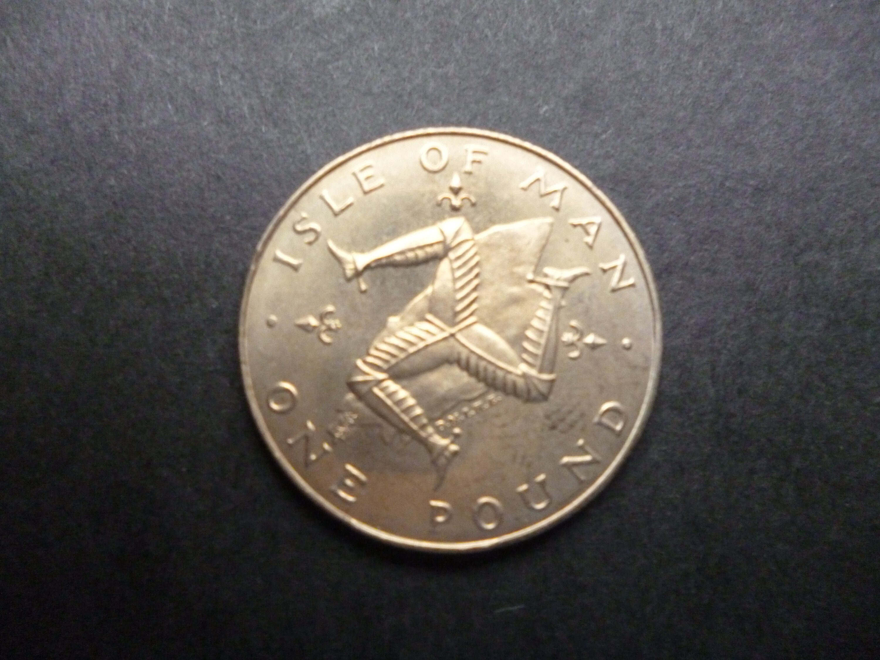 1980 Isle of Man One Pound Coin: Triskeles, Queen Elizabeth II
