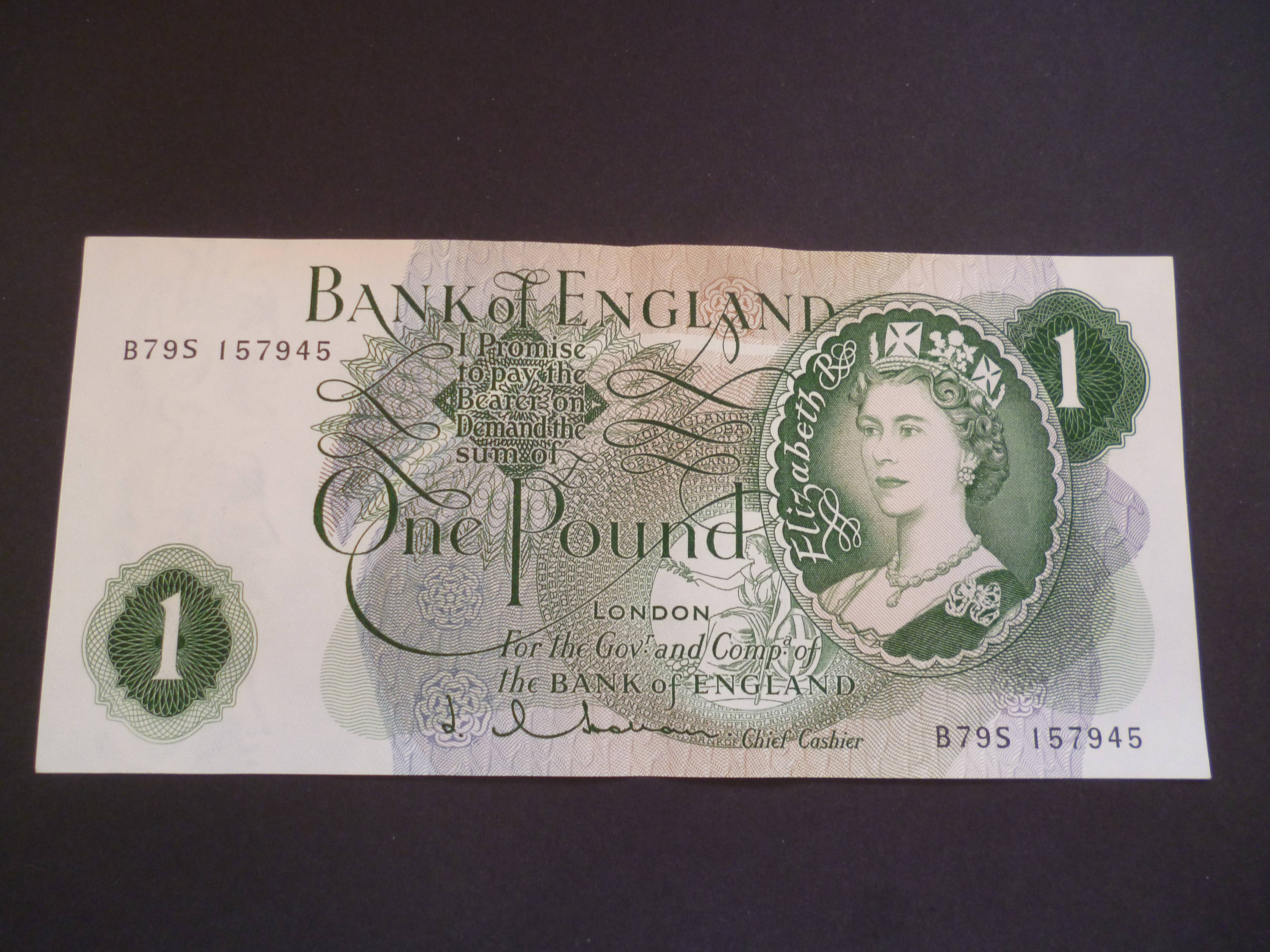 1 фунт в пенсах. 1 паунд в рублях. Монета 1 фунт стерлингов. 1 фунт в пенсах. Монета 1 паунд.