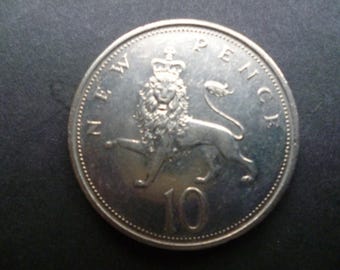 1975年 マン島 5ペンス硬貨：タワーズ・オン・ヒル、エリザベス