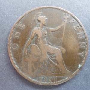 Great Britain 1901 one penny coin, Queen Victoria, an ideal gift or for craft or jewellery making in good used (circulated) condition.