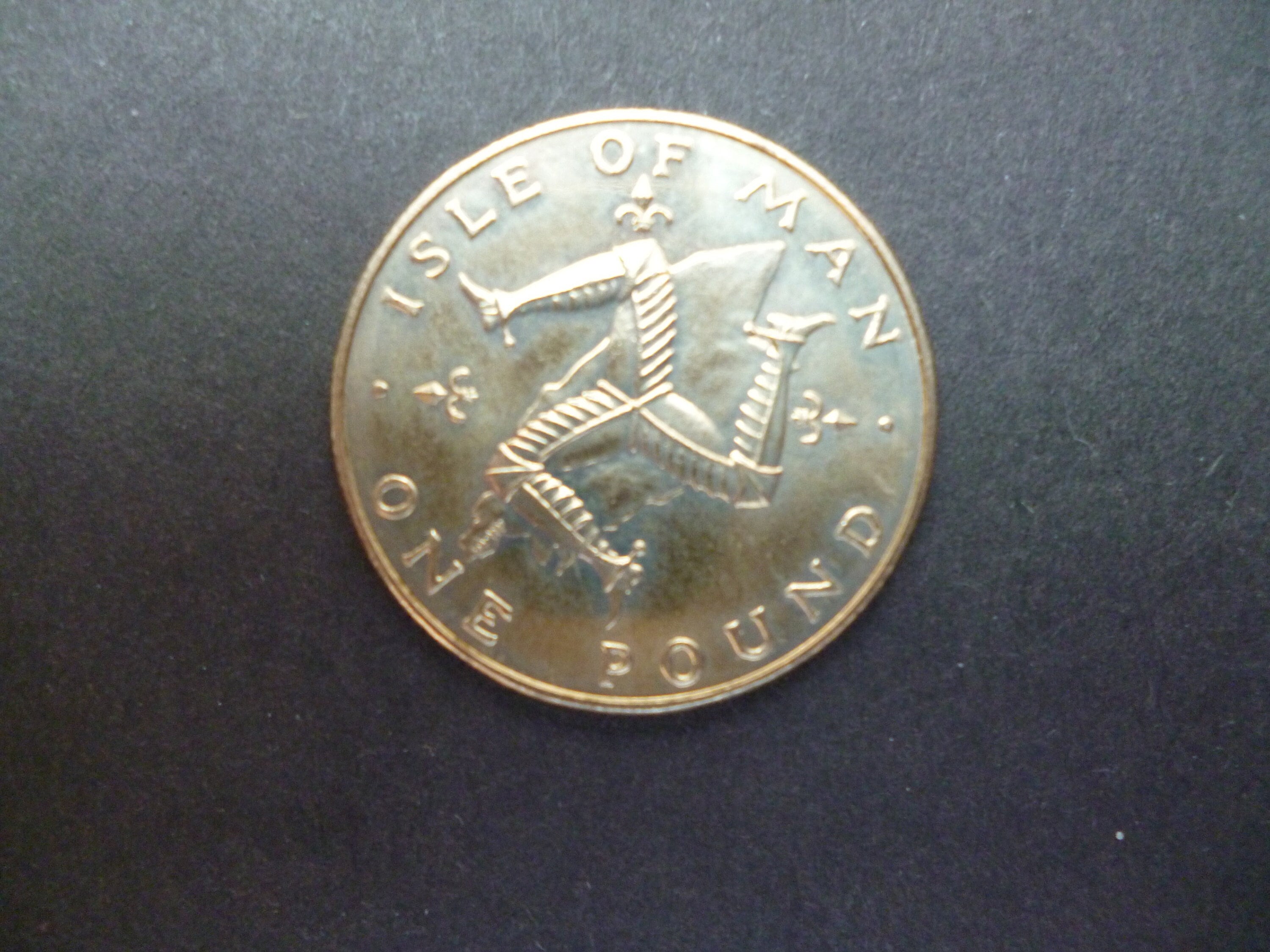 1978年マン島1ポンド硬貨：トリスケレス、エリザベス2世女王