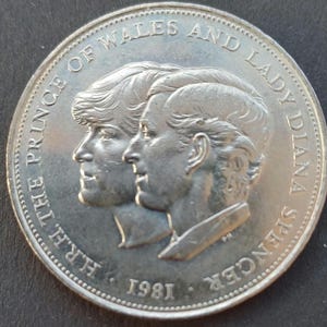 1981 Queen Elizabeth the second Crown coin issued to commemorate the the Royal Wedding of Prince Charles and Lady Diana in good condition.