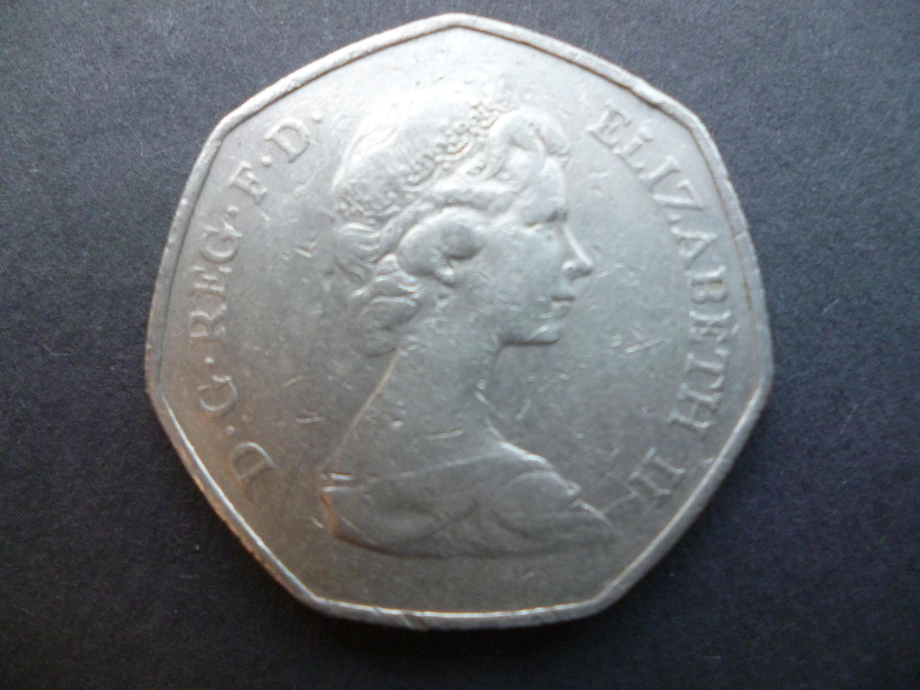 1973年ヴィンテージEEC 50ペンス硬貨：エリザベス2世女王、クラフト