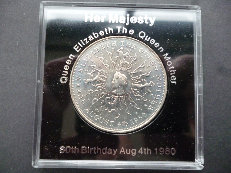 in good condition housed in a near scratch free rigid plastic case. 1980 Crown coin The 80th Birthday of Queen Elizabeth The Queen Mother
