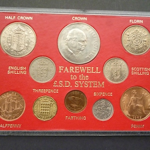 イギリスの古い貨幣に別れを告げる硬貨セット。硬質プラスチックケースに収められた10種類の流通硬貨からなる英国の硬貨。