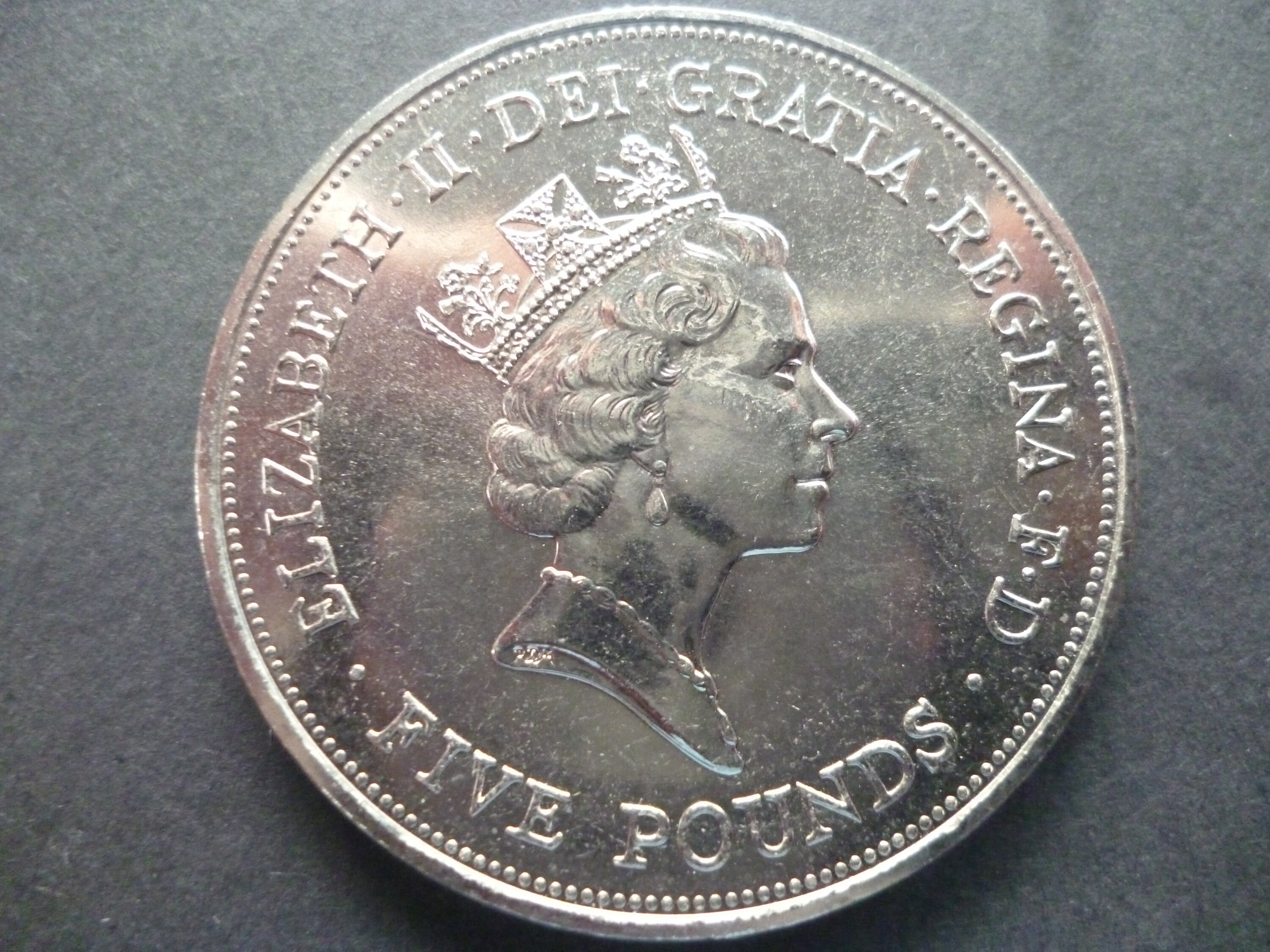 1990年英国5ポンド硬貨：エリザベス2世女王90歳誕生日記念 - Etsy 日本
