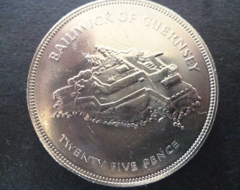 1977 Baliwick of Guernsey Crown coin (25p), in good un-circulated condition issued to commemorate the Queens Silver Jubilee in 1977.