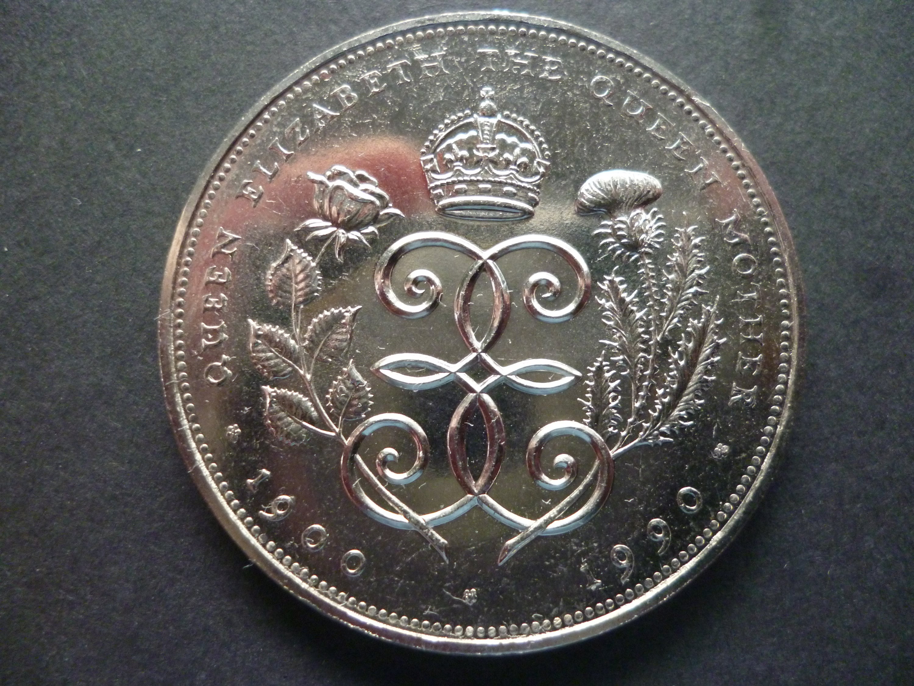 1990年英国5ポンド硬貨：エリザベス2世女王90歳誕生日記念 - Etsy 日本