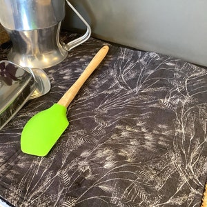 Dish Drying Mat with Dried Grasses Design, Handmade 17 x 20 Drying Pad, Black and Antique White Drying Mat, Kitchen Counter Mat