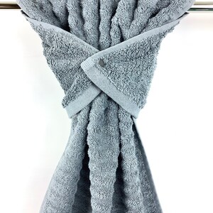 CLEARANCE! Gray or Navy Ribbed Hanging Hand Towel Wrap, Snap Towel, Gray Stay Put Hand Towel, Navy Oven Towel, Bathroom Hanging Hand Towel Grijs