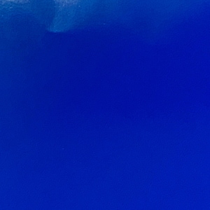 Peut inclure: Un fond bleu uni avec un l&eacute;ger d&eacute;grad&eacute; du bleu clair au bleu fonc&eacute;.