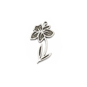March daffodil charm pendant in antique silver finish, vintage style floral jewelry charm, 37x20mm botanical pendant for handmade jewelry
