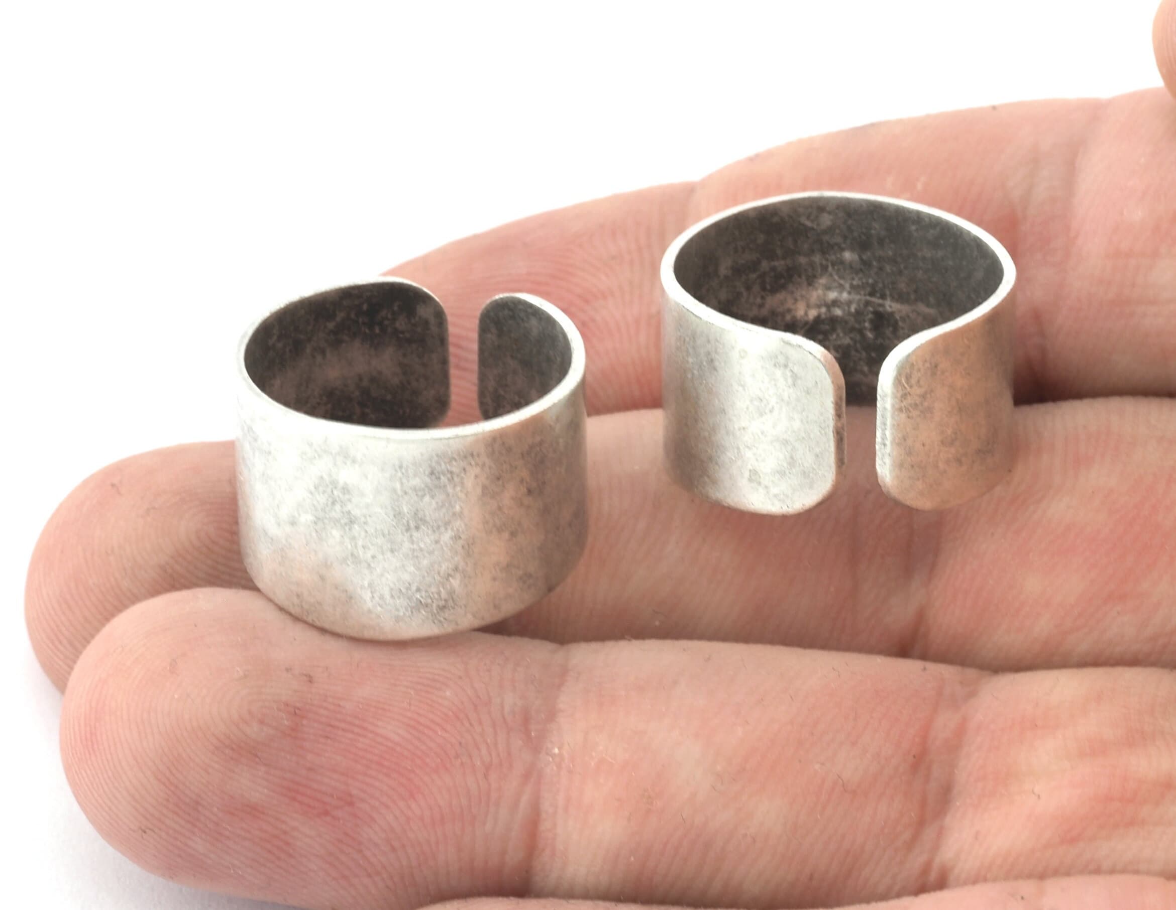 Band Brass Knuckles Ring 21x14mm (hole 19mmus 1/4 Antique