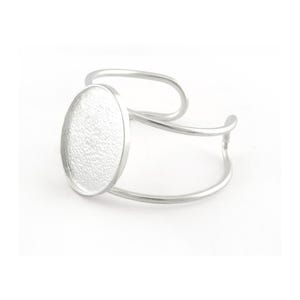 Silver Plated Oval Bracelet Blank, Adjustable Cabochon Mounting (40x30mm) -5555