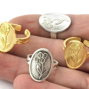 Nacimiento Flor Mensual (Iris de febrero) Anillo ajustable Latón macizo crudo, Plata antigua, Plata brillante, Chapado en oro brillante 8US 5321
