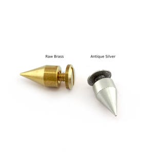 真鍮製スパイクスタッド（7 x 13 mm）と真鍮ボルト455