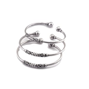 Pulsera con cabeza de bola ajustable de latón bañado en plata antigua (tamaño interior de 55 mm - Ajustable) 2961