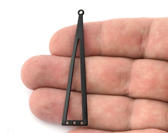 Dreieck schwarz lackierter Messing Anhänger 60 x 13 mm (0,8 mm Stärke) 4 Lochteile 3500
