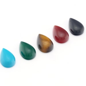 Cabochon con retro piatto multicolore a goccia / pera naturale 8x12mm