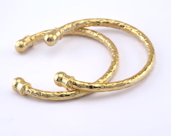 Hamrat armband i blank guldpläterad mässing 1 st. (55 mm innermått - Justerbar) 2960