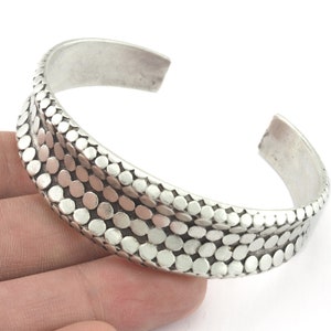 Dotted Shape Adjustable Bracelet Antique Silver Plated Brass  (60mm inner size - Adjustable ) OZ3155
