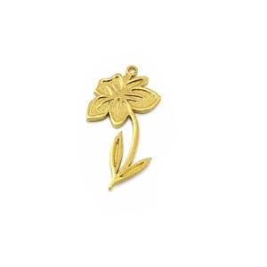 March daffodil charm pendant in raw brass, floral birth month jewelry finding, 37x20mm botanical flower charm for DIY jewelry making
