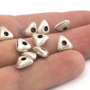 Cuentas espaciadoras de aleación triangular plateadas de 9 mm (agujero de 2 mm) Accesorios bab2 3452-80