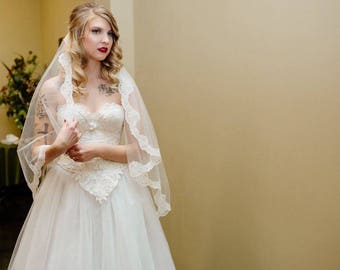 Vintage Lace Bridal Corset~Vintage Lace Wedding Corset~Custom Wedding Bustier~- Strapless Lace Up Bodice