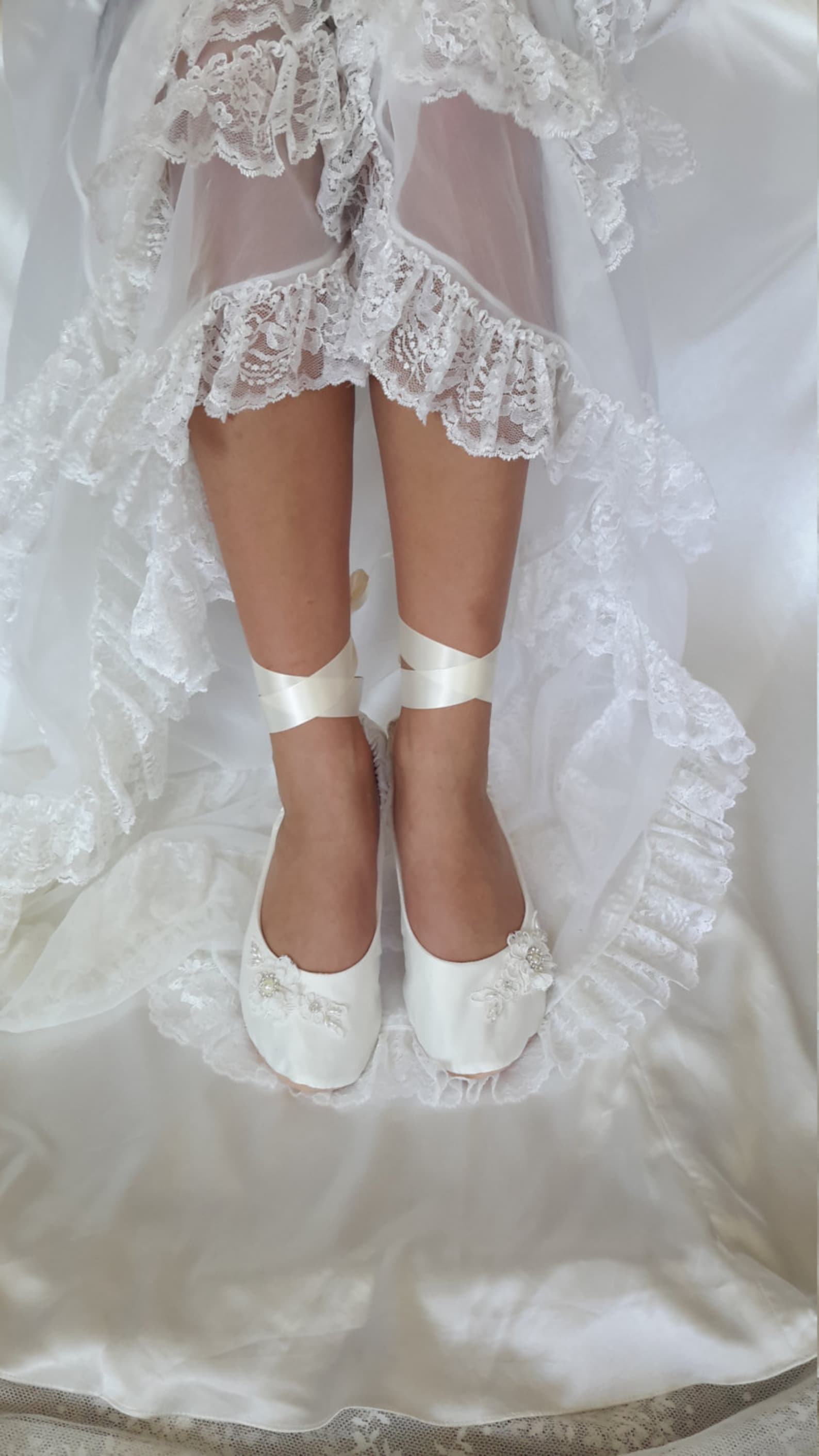 ivory satin bridal ballet shoe~lace ballerina slipper~ wedding ballet shoe flat~ cream bridal ballet shoe ~ lace ballerina brida