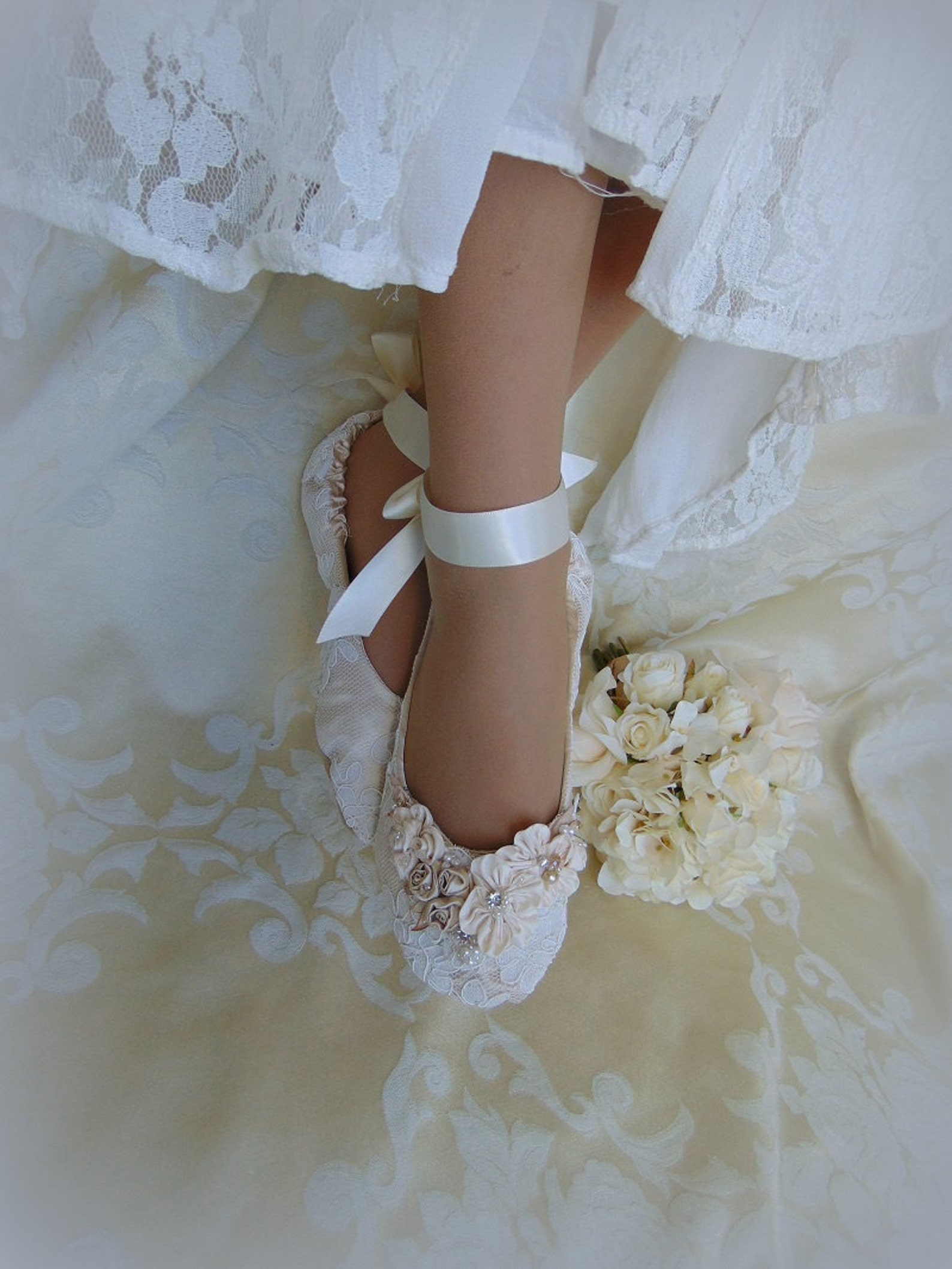 princess bridal ballerina slippers~princess wedding ballet flat shoes~lace bridal ballet shoe~ elegant lace dance slipper