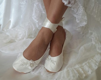 Ivory Satin Bridal Ballet Shoe~Lace Ballerina Slipper~ Wedding Ballet Shoe Flat~ Cream Bridal Ballet Shoe ~ Lace Ballerina Bridal Shoe