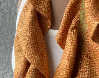 Woven, Wavy Scarf