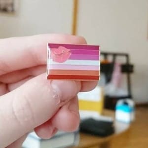Lesbische emailpin lippenstift