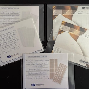 Puede incluir: Varios paquetes de papel de corrección Write Again de Creative Memories en blanco y natural. Cada paquete contiene tiras de papel de corrección y está sellado en una funda de plástico transparente. Dispuestos sobre una superficie negra.