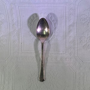 Vintage Oneida Tudor Silver Plate Teaspoon