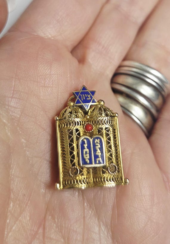 14K Yellow Gold Torah Scroll Judaica Pendant, Jewish Necklace Pendant, Judaica Torah Charm, Vintage Gold Judaica Jewelry.