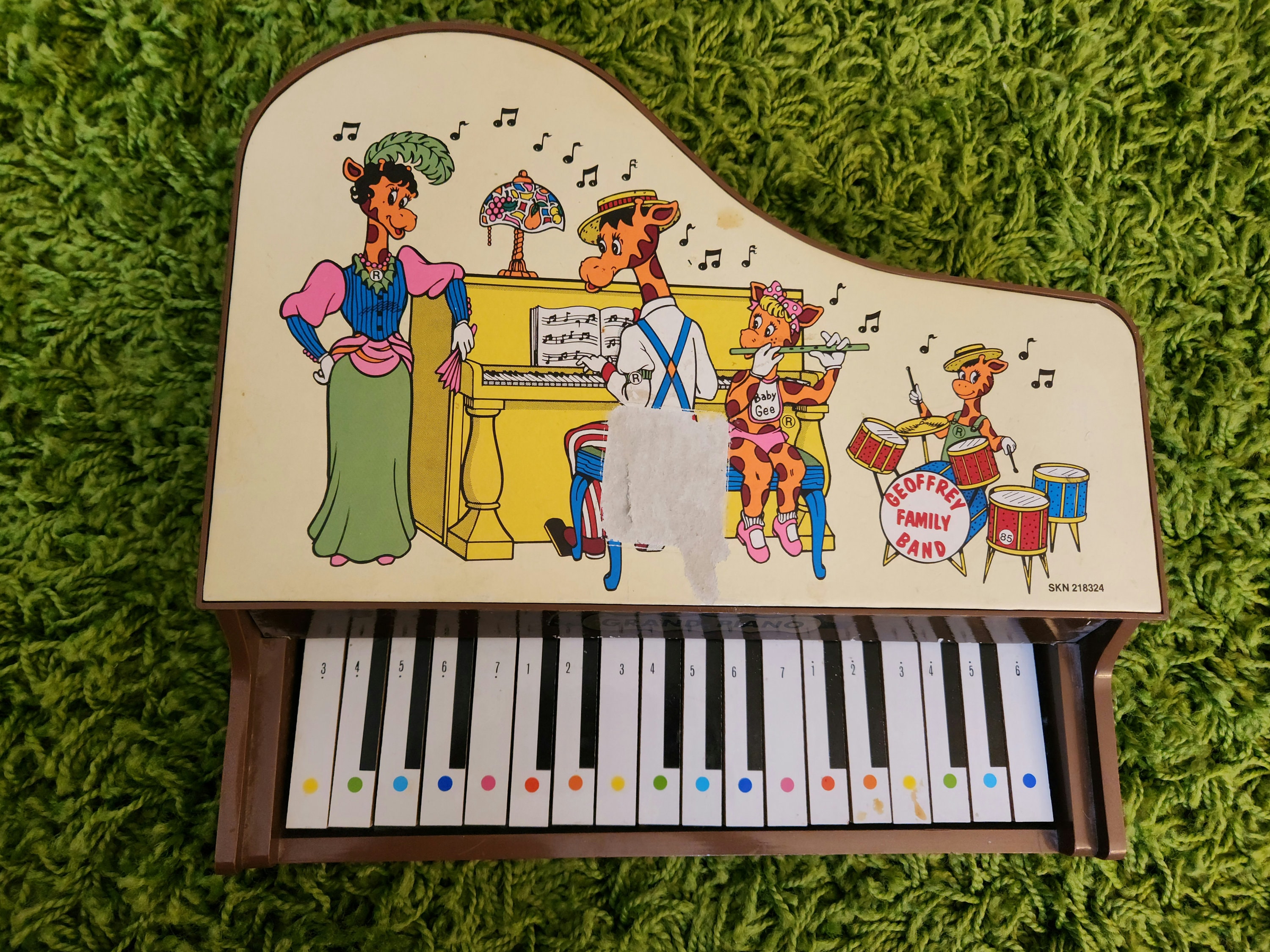 1988 Jeffrey Giraffe Toys R Us Grand Piano Toy, Collectible 1988 Jeffrey Giraffe Toys R Us Grand Piano Toy, Collectible