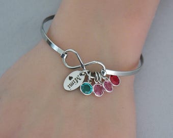 Mimi Bracelet with Grandkids Birthstones, Personalized Infinity Bangle, Grandma Gifts, Family Bracelet, Engraved Oval, Custom Name