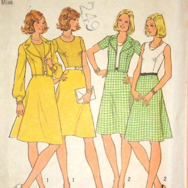 Vestido de los años 70 con busto 34, sin mangas y mangas cortas, falda acampanada y chaqueta corta con cuello con muescas, mangas cortas y largas FF Simplicity 6853