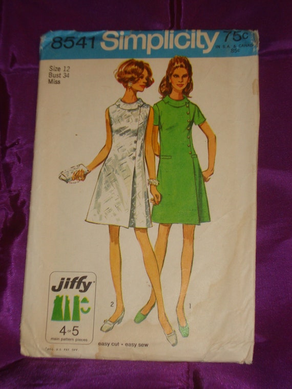 V Art Gallery Clothing Neck with Fold Back Cuffs Mod Sixties