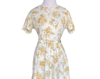 1950s Yellow Floral Dress with Belt. Short Sleeve Cotton Day Dress with Scalloped Neckline. 50s Shift Dress. Size Medium, 40 B, 32 W.