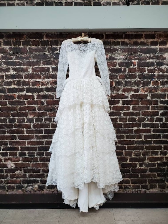 1950s White Lace Wedding Dress with Fluffy Tiered… - image 1