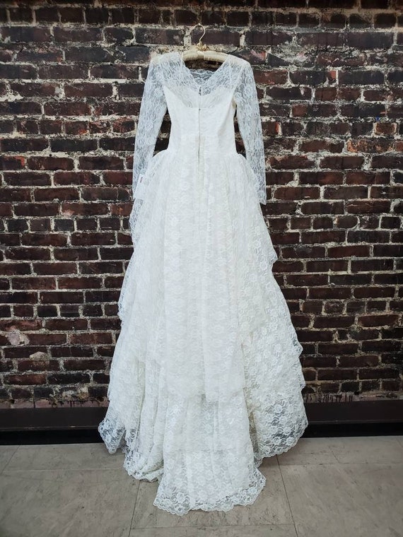 1950s White Lace Wedding Dress with Fluffy Tiered… - image 6