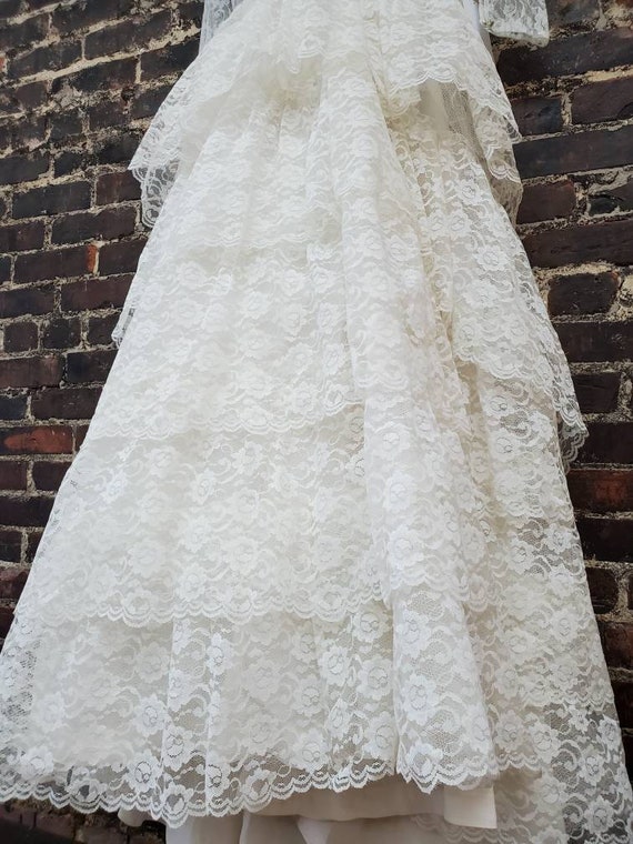 1950s White Lace Wedding Dress with Fluffy Tiered… - image 8