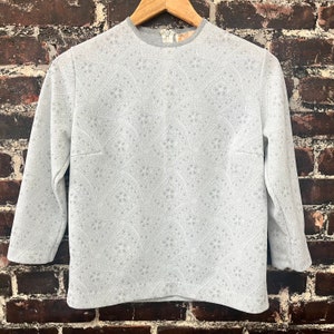 1970s Metallic Silver Knit Top. 70s Silver Lurex, Lamé Sweater. Long Sleeve Dressy Top. Silver and White Blouse by Henry Morgan. Size Small.